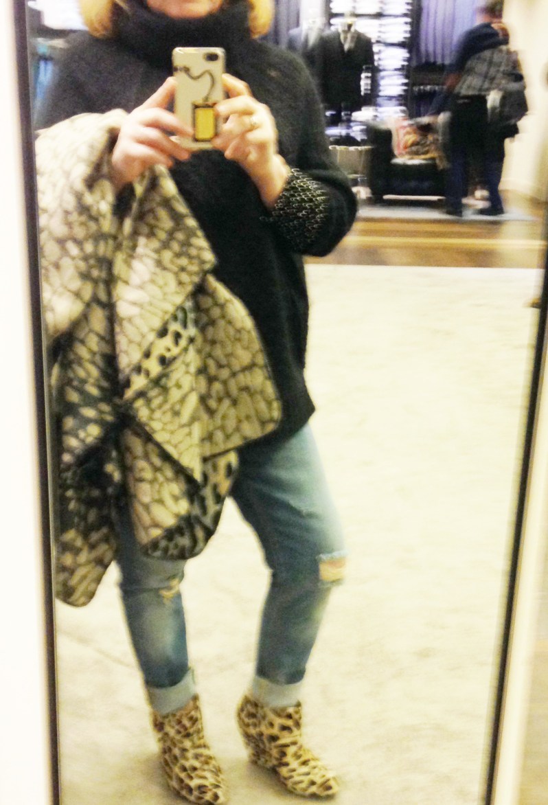 Calças Zara, compradas nestes saldos, capa Blanco, camisola de malha e botas, Zara. capa Iphone Marc by Marc Jacobs.